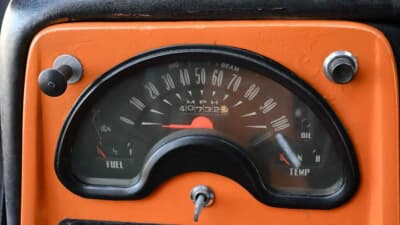 オークション終了後に落札された「ボンド・バグ700ES」（C）iconicauctioneers