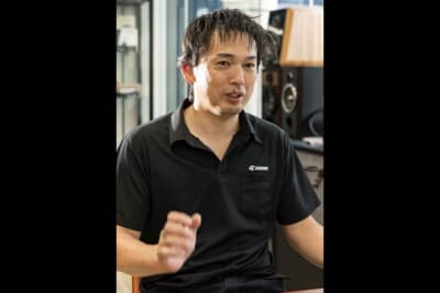 クレヴァース 金子卓史店長：「キーレスファントムを装着することで、トヨタ純正のアプリが使えたり、エンジンスタート機能が使えるのでこちらもオススメです」