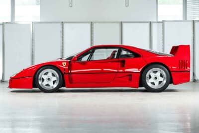 281万7500ユーロ（邦貨換算約4億5770万円）で落札されたフェラーリ「F40」（C）Courtesy of RM Sotheby's