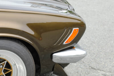 日産 610型 ダットサン・ブルーバード：サメのエラを想起させるスリットがサメブルの由来