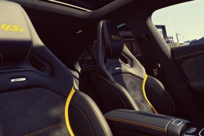 CLA 45 S 4MATIC+ ファイナルエディション：AMGパフォーマンスシートにはARTICOレザーとMICROCUTマイクロファイバーを組み合わせ、イエローステッチがアクセントとして施される