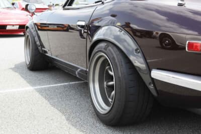 日産S30型フェアレディZ：オーバーフェンダーはカッコではなく太いタイヤを入れるため、そのすべてに機能的な意味がある