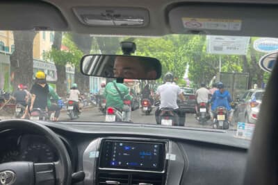 ハノイの街では、どこかゆっくりとしたペースで流れており、そのペースのなかに身を任せることができるように感じる