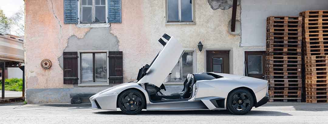 2億円超で落札された世界に15台の希少なランボルギーニ「レヴェントン ロードスター」