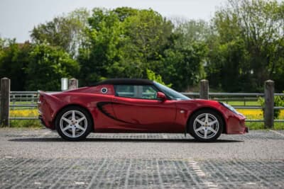 1万5750英ポンド（邦貨換算約311万円）で落札されたロータス「エリーゼ」（C）iconicauctioneers