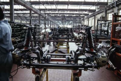 リアの足まわりだけが生産ラインを流れる