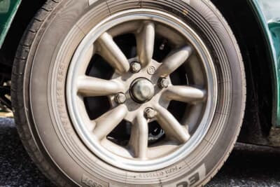 いすゞ ベレット1600GT：足もとには、8スポークホイールを装着