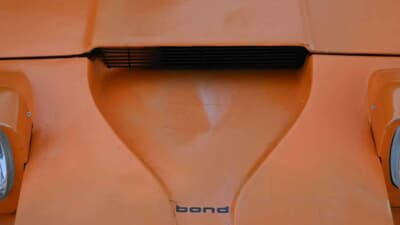 オークション終了後に落札された「ボンド・バグ700ES」（C）iconicauctioneers