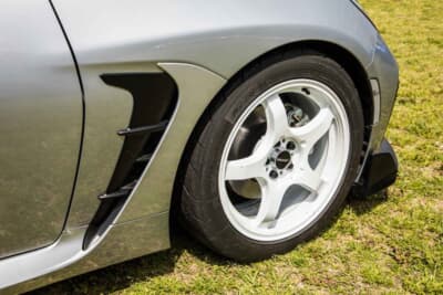 トヨタ GR86：ホイールはシルバーに映えるホワイトのAMEトレーサーで、17×8Jをチョイス