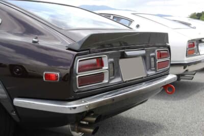 日産S30型フェアレディZ：アメリカ仕様のテールランプは赤いレンズ一色となる