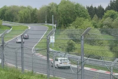 ニュルブルクリンクのテスト走行時間に、エンジンモデルに混じっってEVの姿が頻繁に見られるようになった