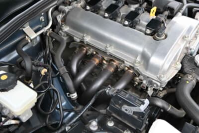 マツダ ロードスター:マキシマムワークスのエキゾーストマニホールドを装着。NA型時代から長く人気を集める、「ロードスター」カスタムの定番アイテムです