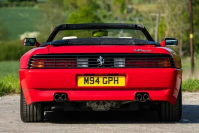 5万6250英ポンド（邦貨換算約1100万円）落札されたフェラーリ「348スパイダー」（C）iconicauctioneers