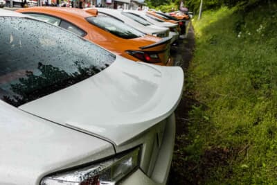 トヨタ86:TRD製のリヤトランクスポイラーを装着