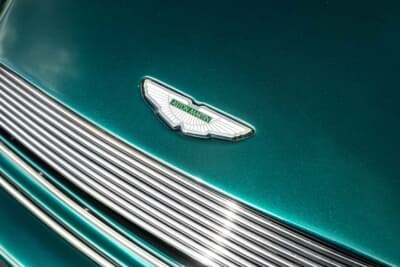 4万3700英ポンド(邦貨換算約866万円)で落札されたアストンマーティン「ヴィラージュ ヴォランテ」(C)Courtesy of RM Sotheby's