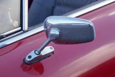 アルファ ロメオ スパイダー シリーズ3:現在の新谷さんで3人目のオーナーとなる1989年式アルファ ロメオ スパイダー シリーズ3。各部はオリジナル状態を良好に保っている