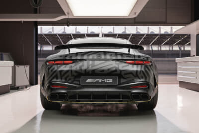 メルセデスAMG GT 63 4MATIC+ APXGP エディション：リアエプロン、リアディフューザー周囲にレースゴールドのアクセントがあしらわれる