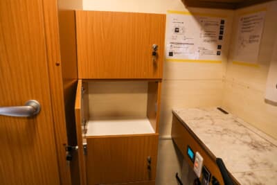 ホワイトトップ：ロッカーは鍵付きのため、この車両を使用するスタッフのセキュリティ面も確保