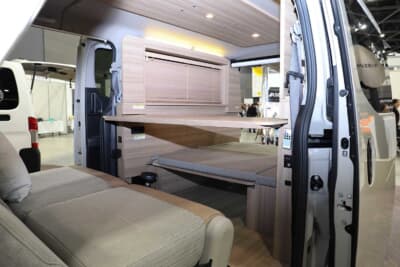 日産 キャラバン：車の中であることを忘れさせてくれる木目内装がMYROOMの魅力 