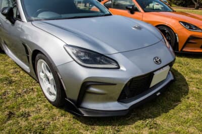 トヨタ GR86：ボディにはTOM'Sのフロントディフューザーを装着