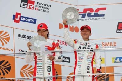 2位でフィニッシュした	ARTA MUGEN CIVIC TYPE R-GTの松下信治選手（左）と野尻智紀選手（右）