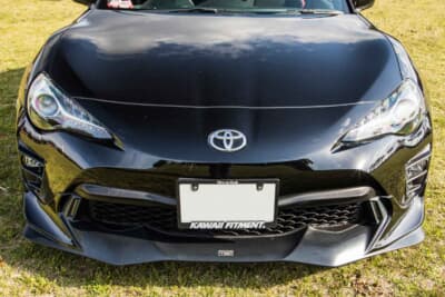トヨタ 86：TRDのフロントスポイラー、サイドスカート、リアバンパースポイラーが装着されている