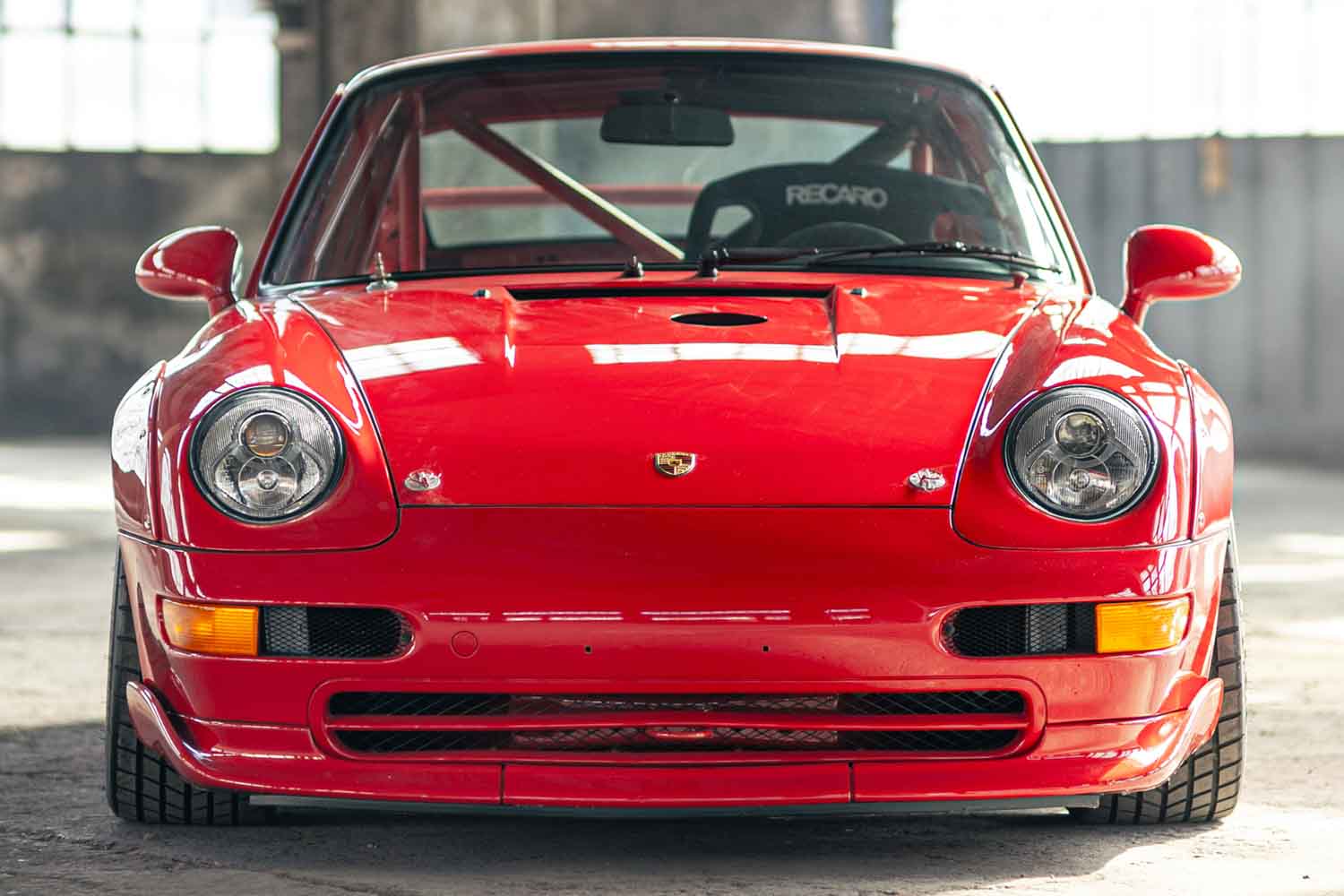 生産台数わずか45台！“空冷最後の”ポルシェ「911カップ3.8 RSR」の意外