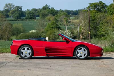 5万6250英ポンド（邦貨換算約1100万円）落札されたフェラーリ「348スパイダー」（C）iconicauctioneers