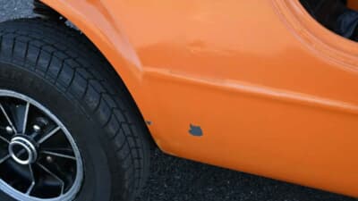 オークション終了後に落札された「ボンド・バグ700ES」（C）iconicauctioneers