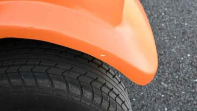 オークション終了後に落札された「ボンド・バグ700ES」（C）iconicauctioneers