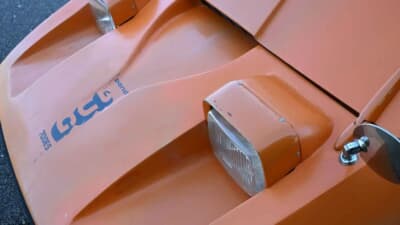 オークション終了後に落札された「ボンド・バグ700ES」（C）iconicauctioneers