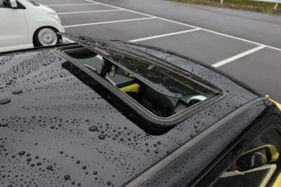 ダイハツ L235型 エッセ：サンルーフを追加している