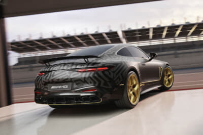 メルセデスAMG GT 63 4MATIC+ APXGP エディション：映画『F1（R）／エフワン』に登場する架空のF1チーム「APXGP」のレースマシンをモチーフにデザインされたモデル