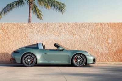 今回の911シリーズは20/21インチのスタッガードフィットカレラSホイールや、ポルシェトルクベクタリングプラス（PTV+）、スポーツエグゾーストシステムなどを標準装備。大きな進化を遂げた