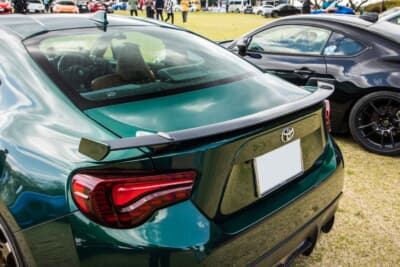 トヨタ 86：ハイパフォーマンスパッケージには、リアスポイラーが設定された