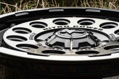 ナイトロパワー・H12ショットガン:リムの深い位置から急角度で立ち上がるフェイスは、その頂点がリムよりも高く見えるほどで躍動的。コンケーブフォルムで迫力も大だ