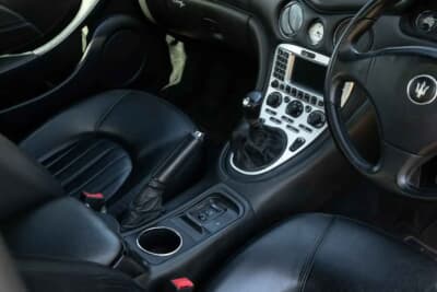 1万3500英ポンド(邦貨換算約268万円)で落札されたマセラティ「4200GT」(C)iconicauctioneers