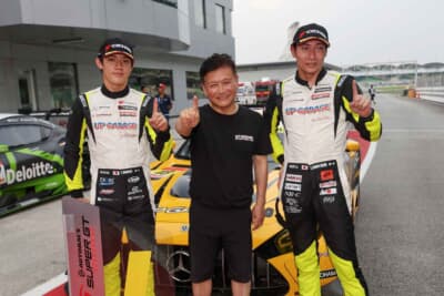 左から野村勇斗選手、石田誠監督、小林崇志選手（TEAM UPGARAGE）