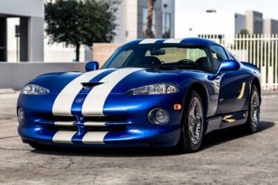 9万ドル〜11万ドル（約1330万〜1625万円）で現在も販売中のダッヂ「バイパーGTS」（C）Courtesy of RM Sotheby's