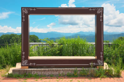 南アルプス山脈をバックにフレーム付き記念写真を撮影できる