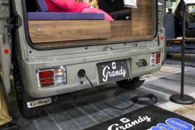 オートショップベストワン グランディ プラモ：外部電源やテールライトガーニッシュプロテクターは別装備。なお、このプロテクターは同社オリジナルブランド＝G★flapとして販売中