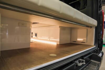 セカンドハウス DPプレミアムN1:足元にも間接照明を装備