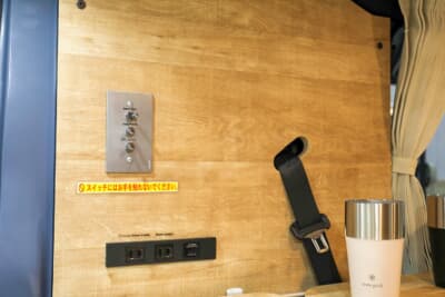 STSキャンパー ジャーニーシーサイドスタイル:各照明やテレビナビ用のスイッチも側面に配置