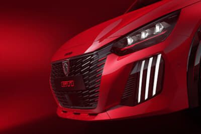 プジョー E-208 GTi:他のモデル同様、3本のデイライトを装備