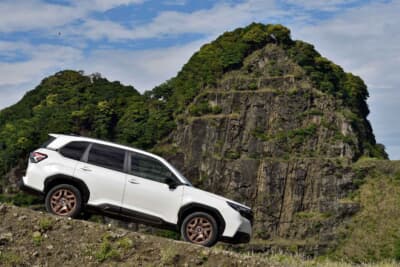 フォレスターSPORT：、ヒルディセントコントロールは、X-MODEのスイッチをオンにしたときの速度で固定される