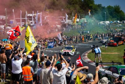 98号車 BMW M4 GT3 EVO。ゴール後のパレードランの風景だ