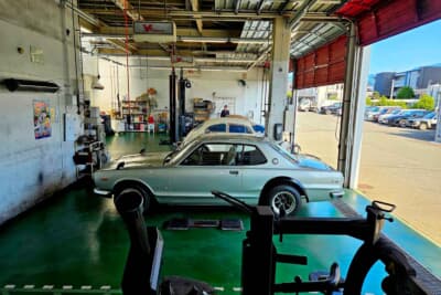 大型ディーラーから転用した最高の設備と熟練の旧車メカニックたち