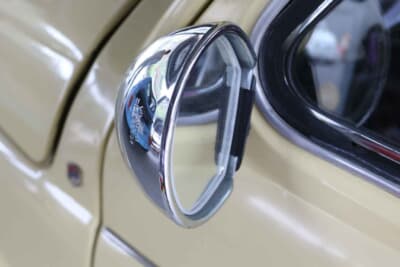 フィアット 500：ビタローニのサイドミラー（セブリング）がいいアクセントになっている