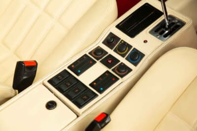 4万8300英ポンド（邦貨換算約960万円）で落札されたフェラーリ「328GTS」（C）Courtesy of RM Sotheby's