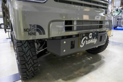 オートショップベストワン グランディ プラモ：フロントのスキッドバンパーはG★flap製